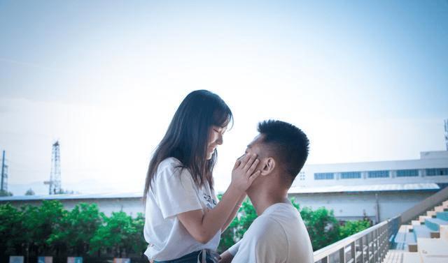 聊聊你有什么要给恋爱中的女孩的忠告？游戏画面